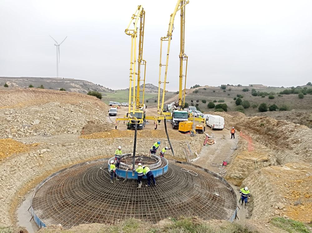 Imagen El Grupo Enhol instala tres nuevos aerogeneradores en Robres